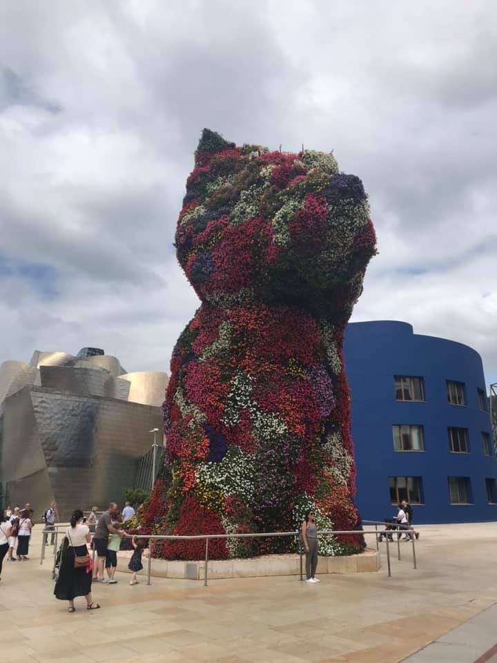 Flower sculpture of dog at Guggenheim museum 