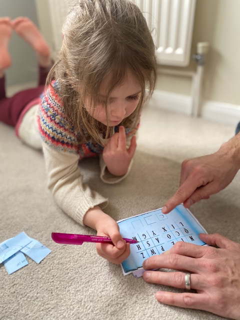 dad and daughter solving puzzle