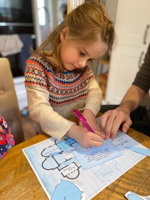 dad and daughter solving puzzle