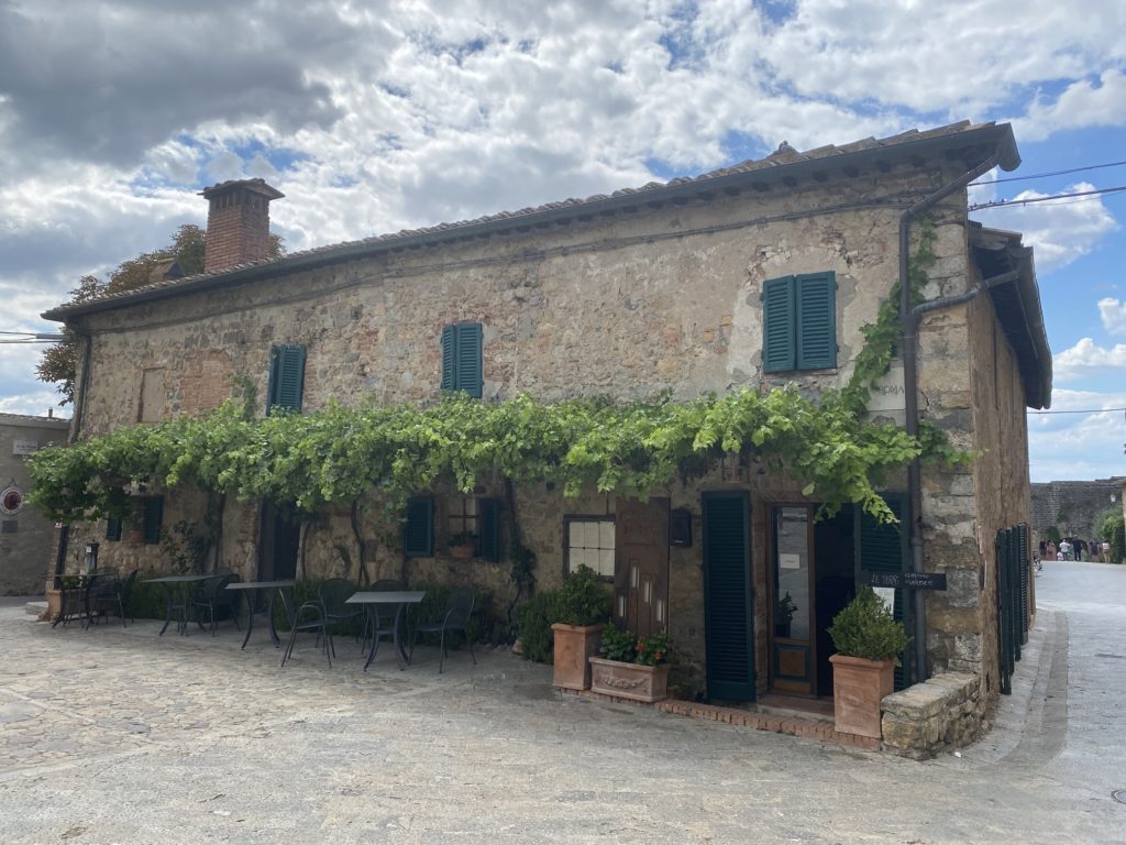 restaurant in monteriggioni