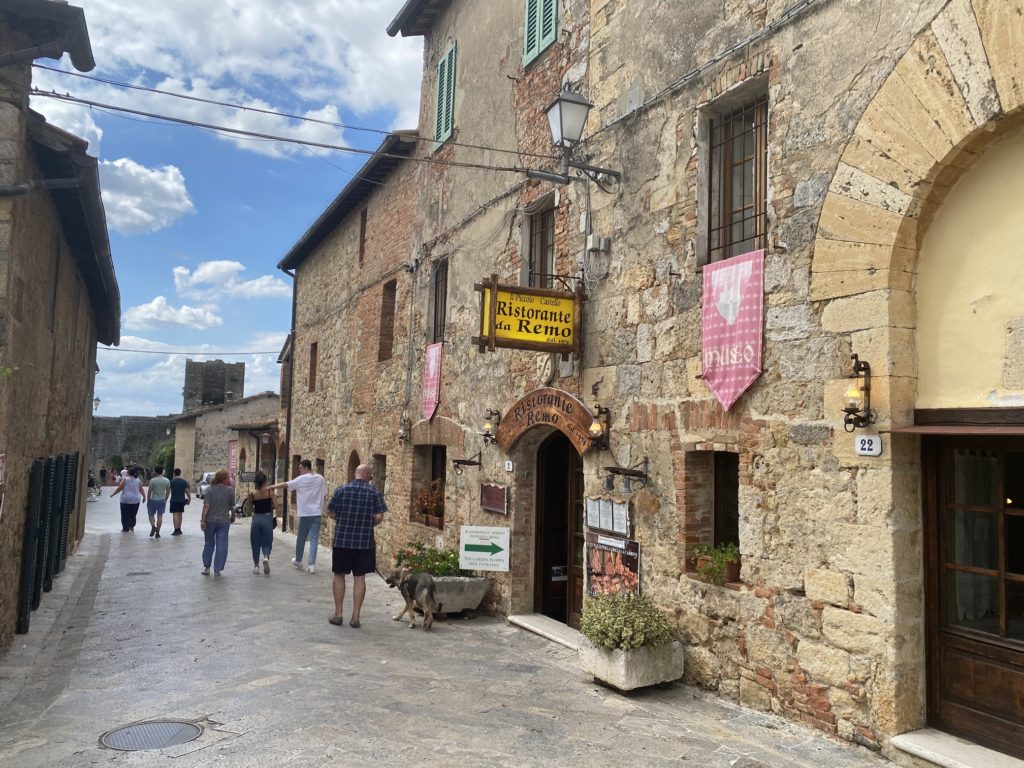 streets in monteriggioni