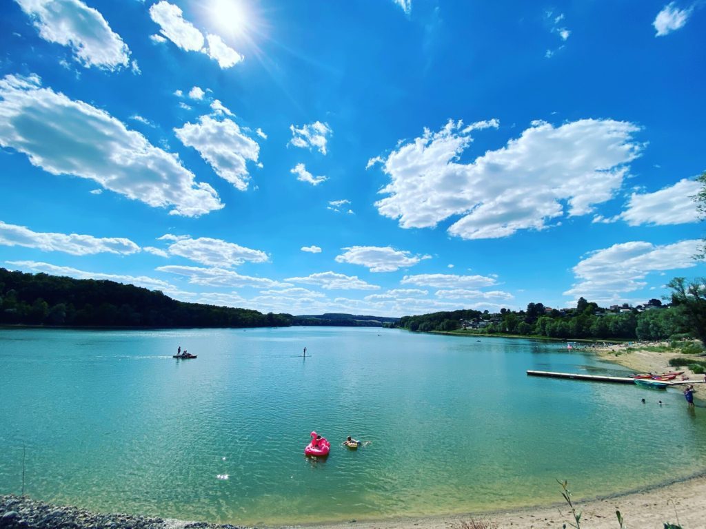 view of a lake 