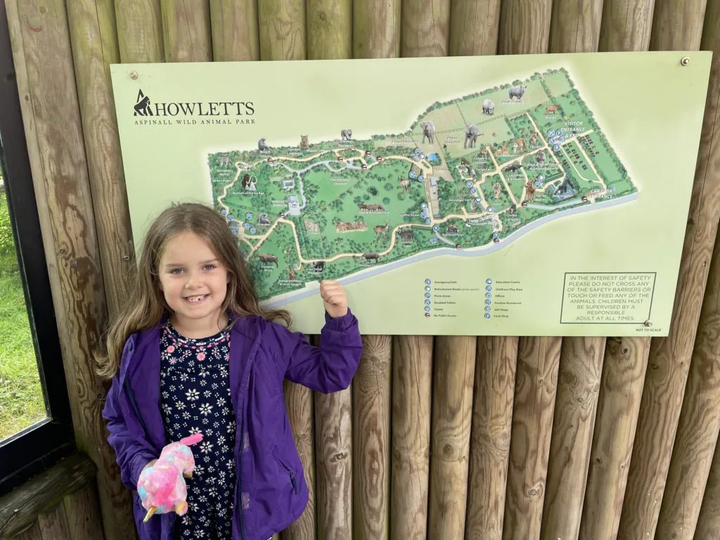 REVIEW - Howletts Wildlife Park. Girl showing the map of Howletts Zoo