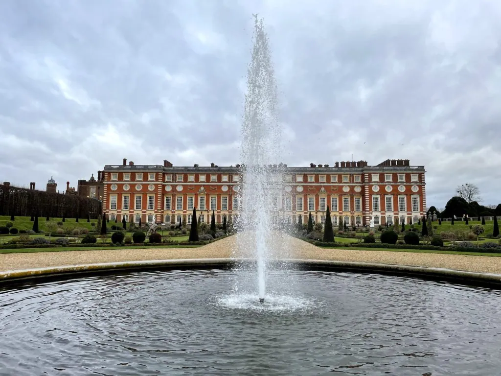 Hampton Court and fountains 