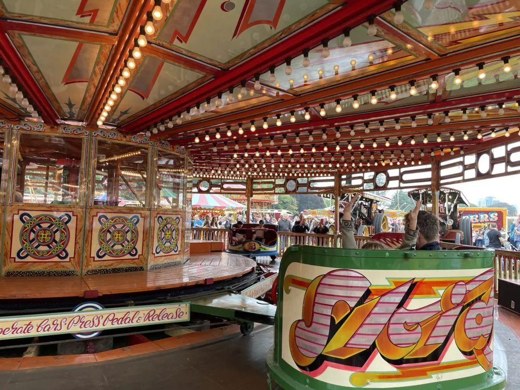 Fun on the waltzers 