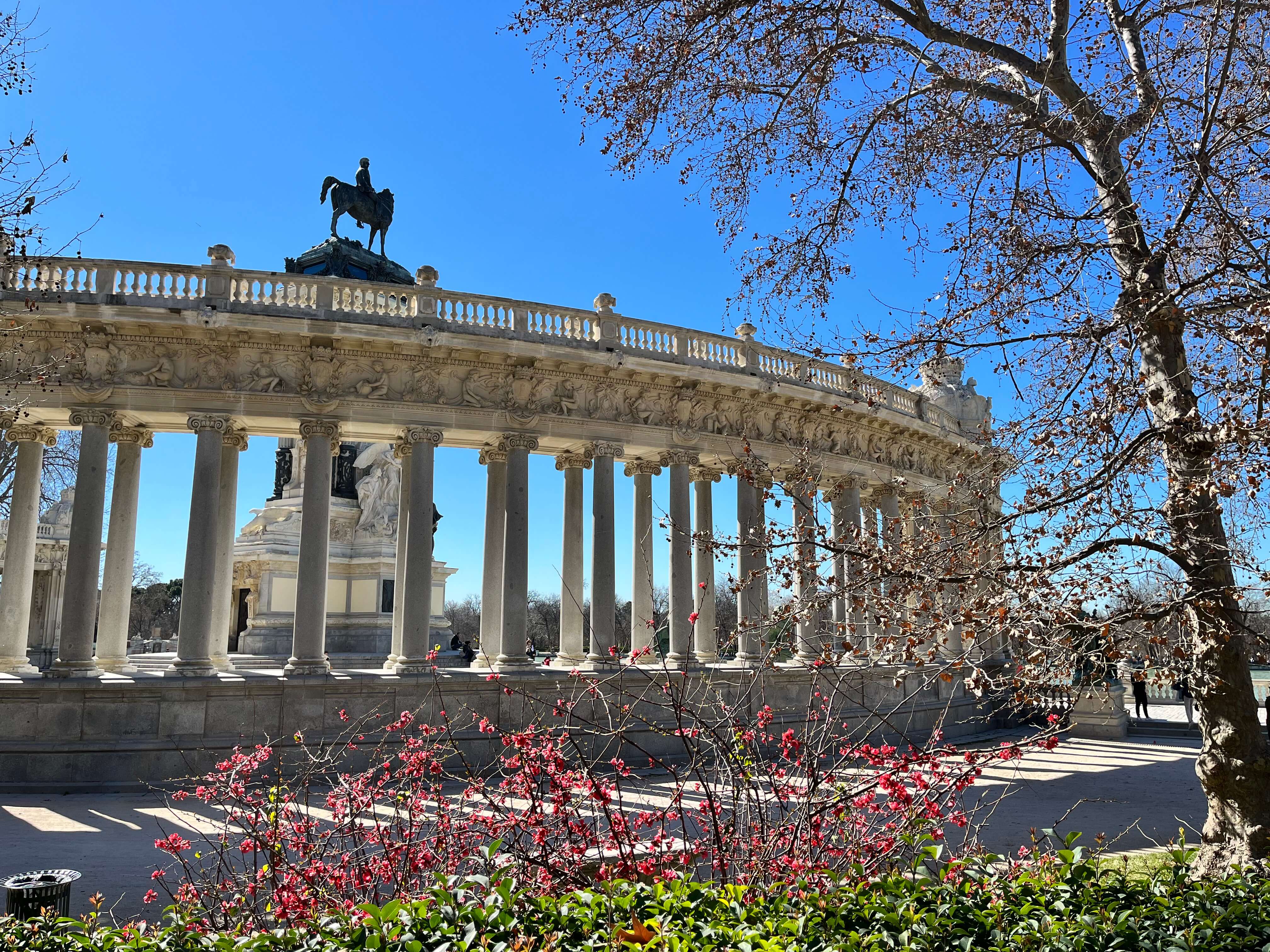 The beautiful statues by the lake in retiro park